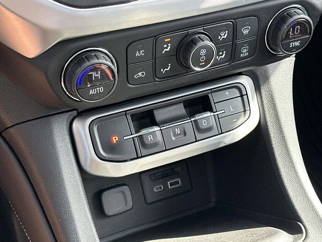 2021 GMC Acadia SLT